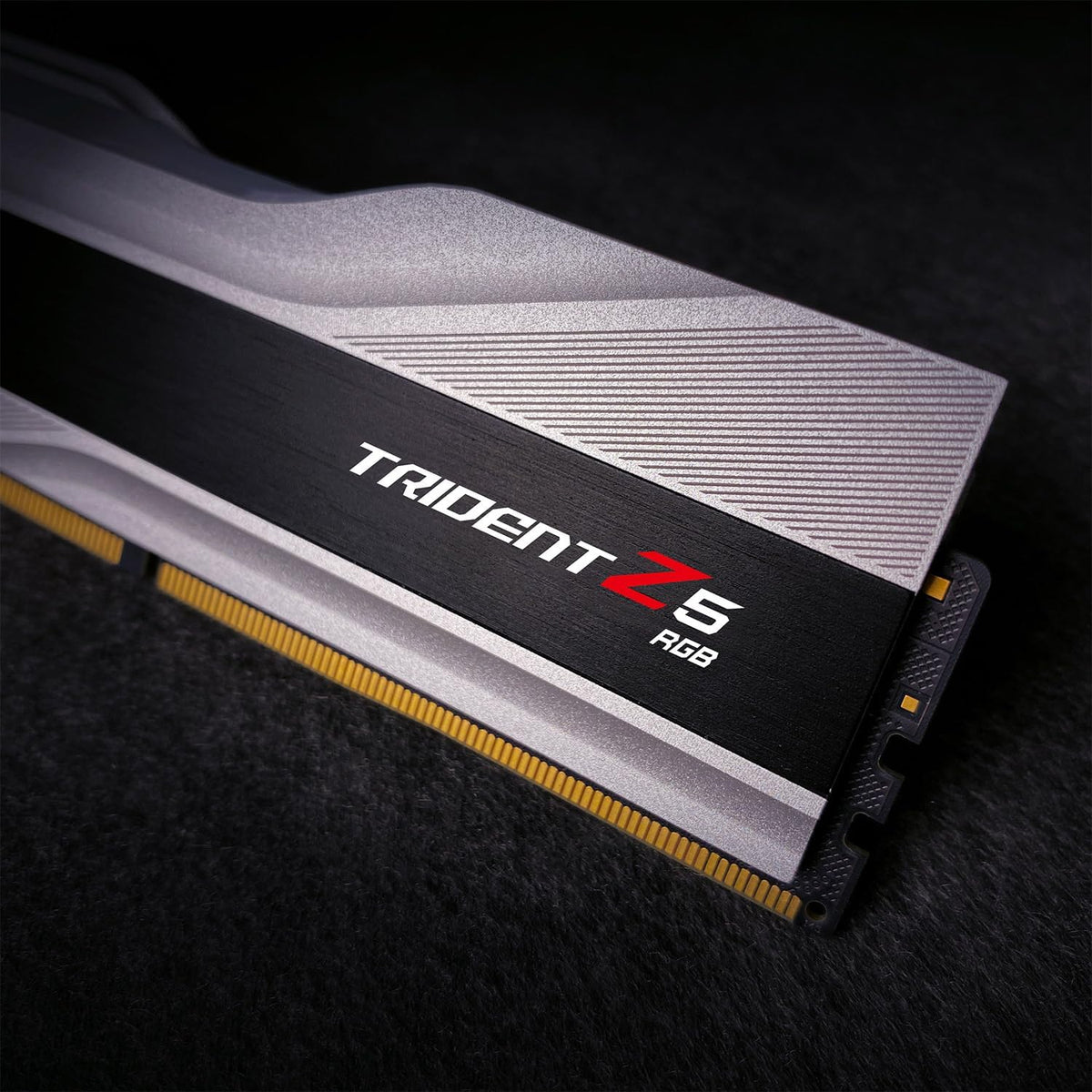 DDR5 RAM 32GB (2x16GB) 5600MT/s CL30-36-36-89 1.25V Desktop Computer Memory UDIMM Metallic Silver L981983