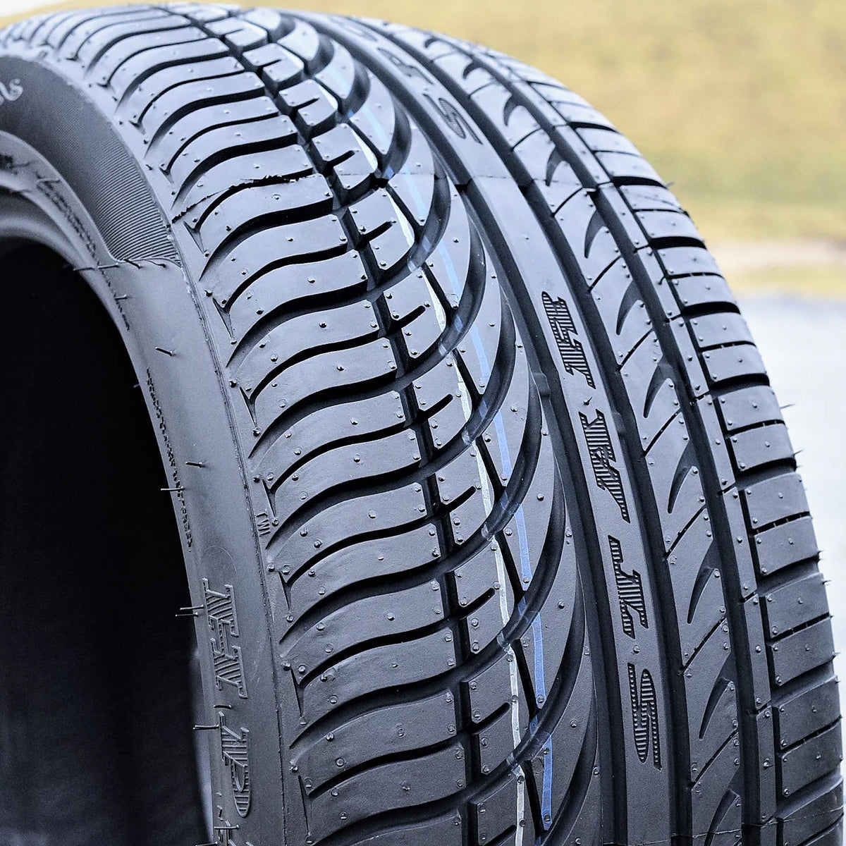 245/50R20 102V Performance Tire C906317