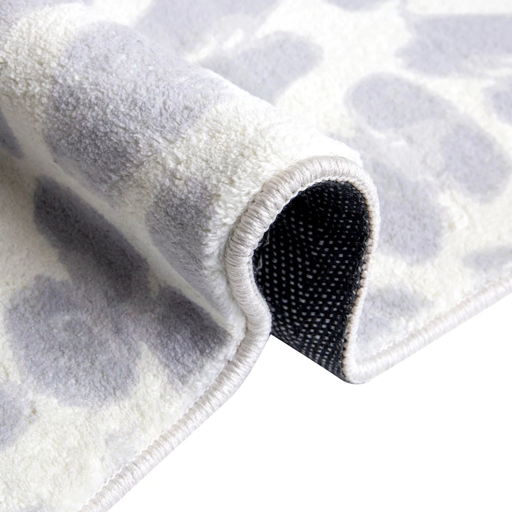 Grey and Cream Leopard 5 x 7 Rug J39936