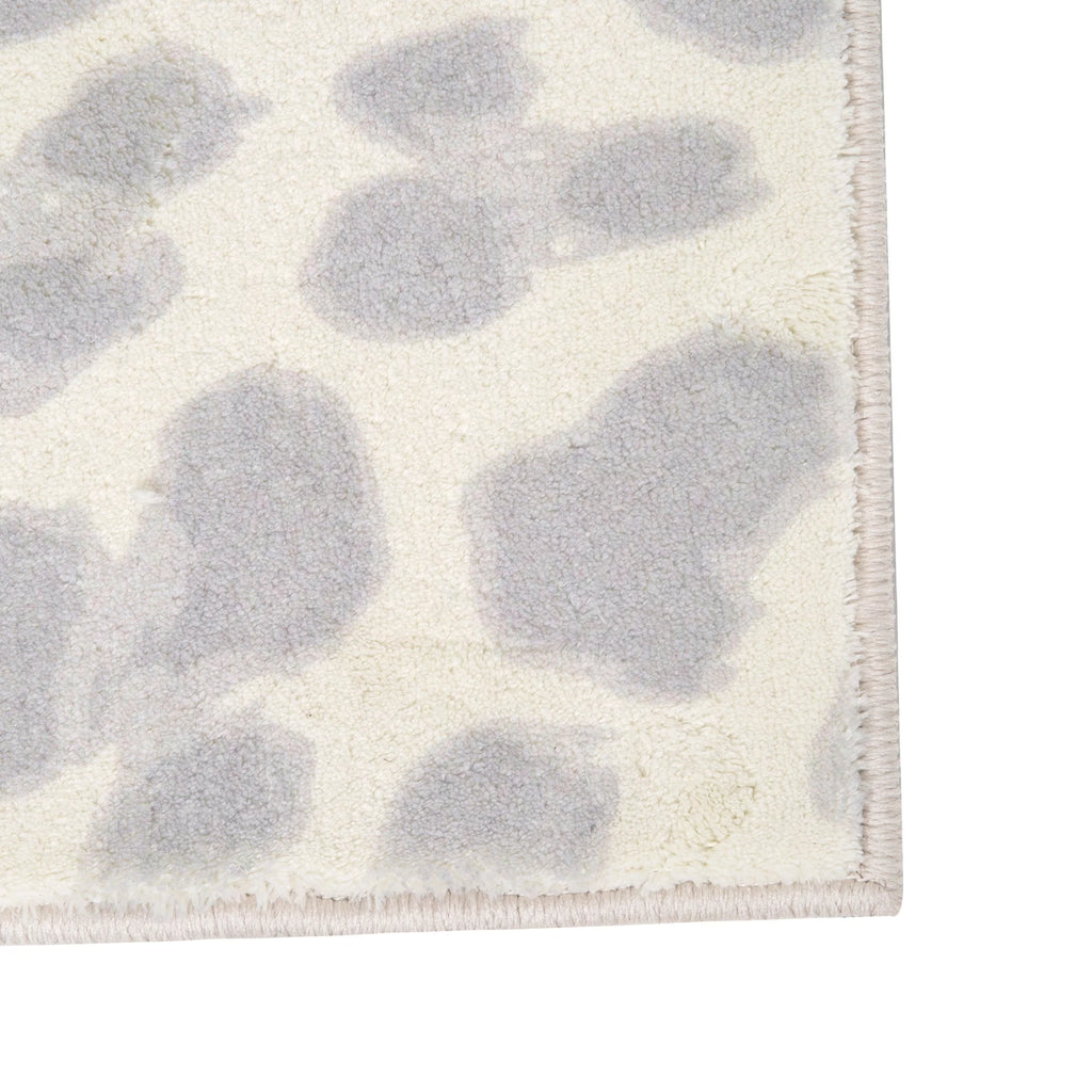 Grey and Cream Leopard 5 x 7 Rug J39936