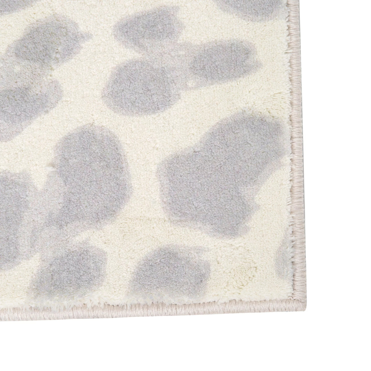 Grey and Cream Leopard 5 x 7 Rug J39936