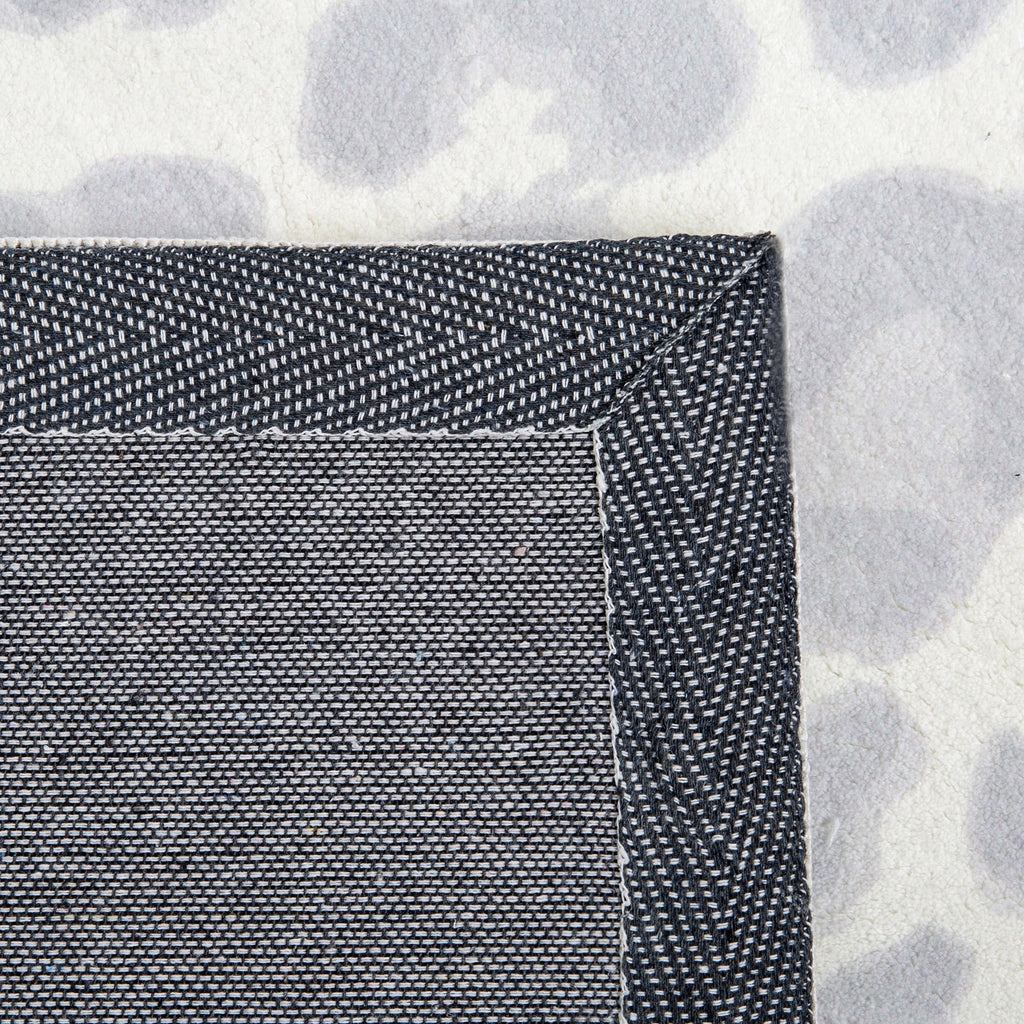 Grey and Cream Leopard 5 x 7 Rug J39936