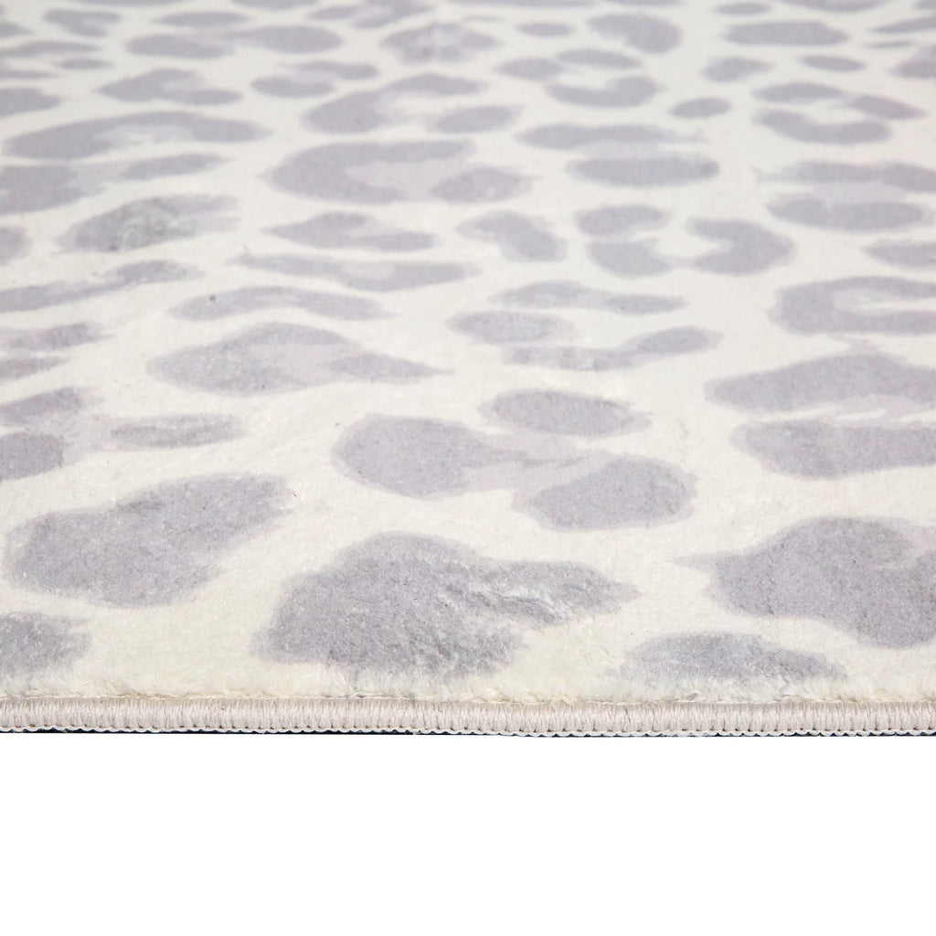 Grey and Cream Leopard 5 x 7 Rug J39936