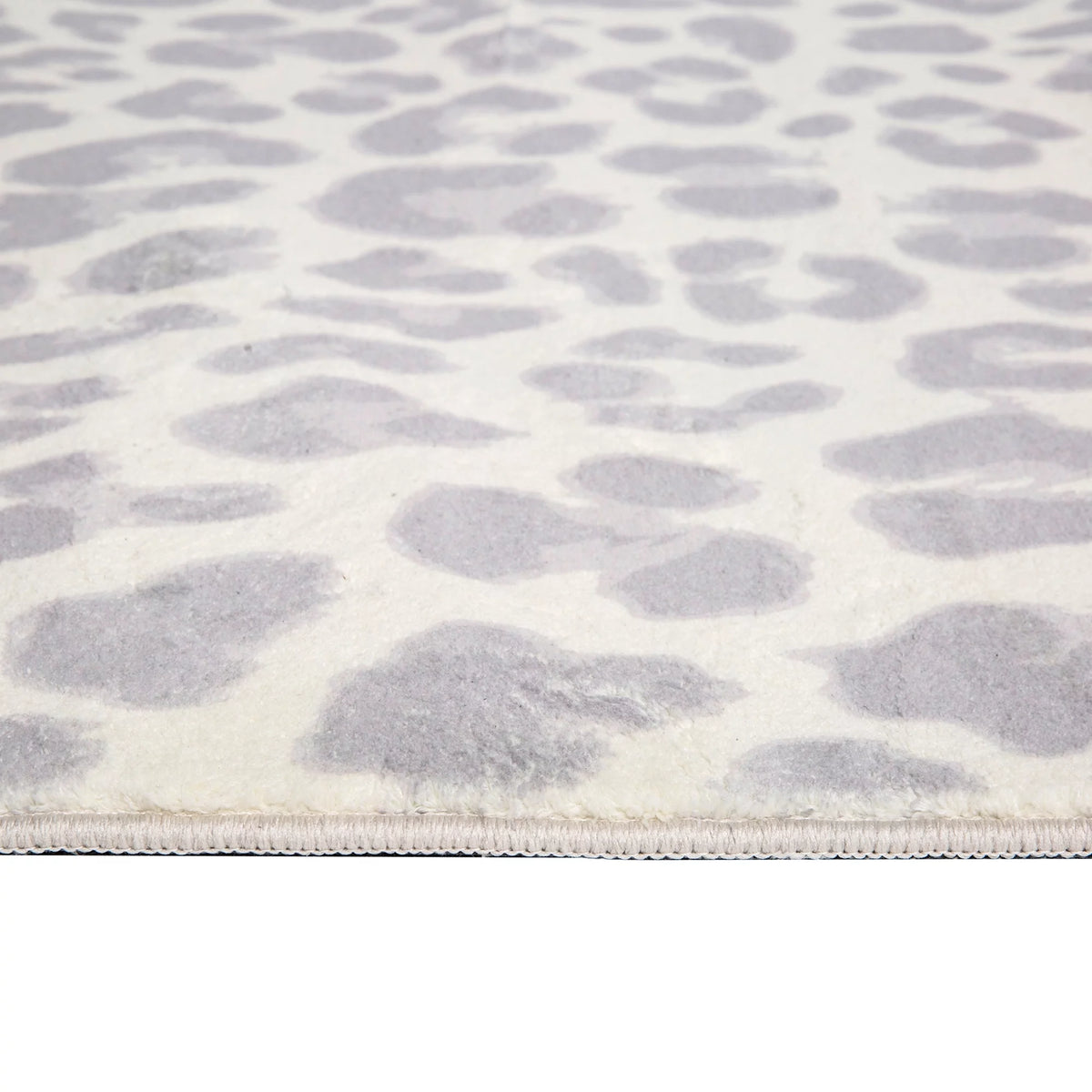 Grey and Cream Leopard 5 x 7 Rug J39936